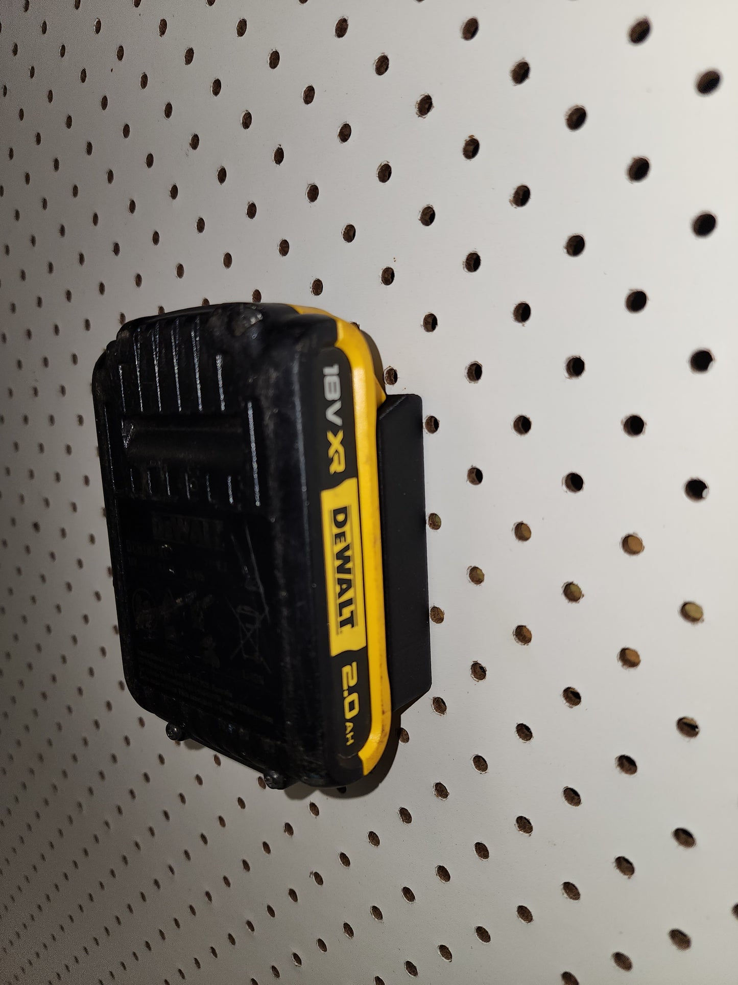 3D Printed Dewalt Battery Wall Mount Holder (Small - Flat)