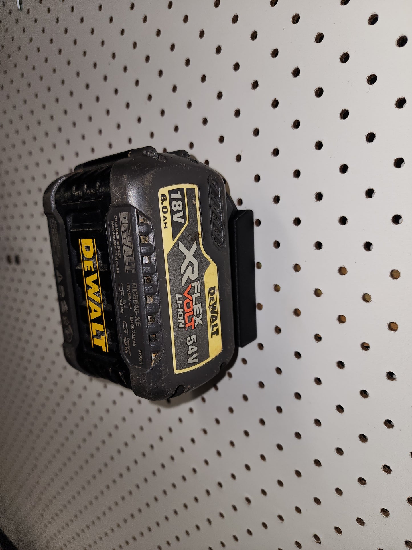 3D Printed Dewalt Battery Wall Mount Holder (Small - Flat)