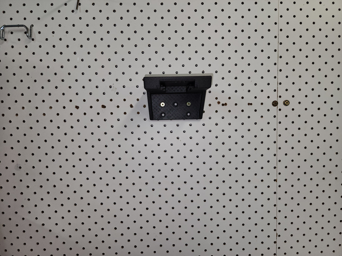 3D Printed Dewalt Battery Wall Mount Holder (Large - Flat)